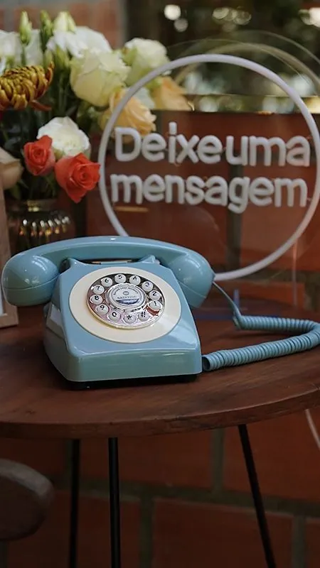 Telefone retrô azul com o letreiro Deixe uma mensagem